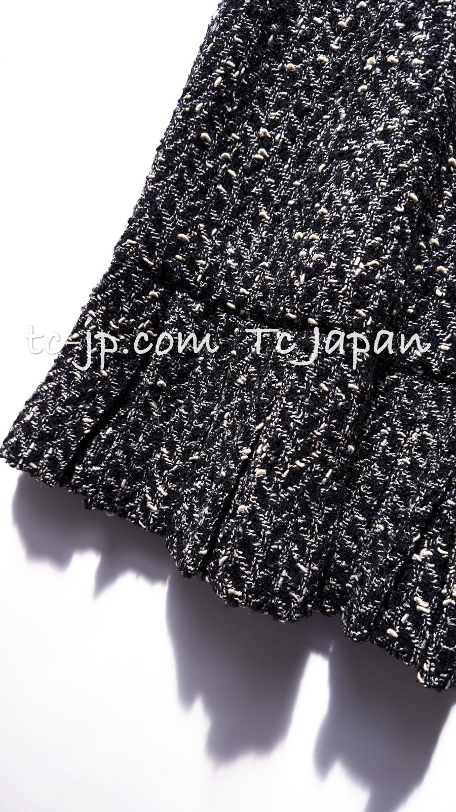 CHANEL 97A Vintage Black Gray Chevron Tweed Jacket Skirt Suit 38 40 シャネル ヴィンテージ ブラック グレー シェブロン ツイード ジャケット スカート スーツ 即発