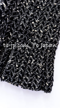 CHANEL 97A Vintage Black Gray Chevron Tweed Jacket Skirt Suit 38 40 シャネル ヴィンテージ ブラック グレー シェブロン ツイード ジャケット スカート スーツ 即発