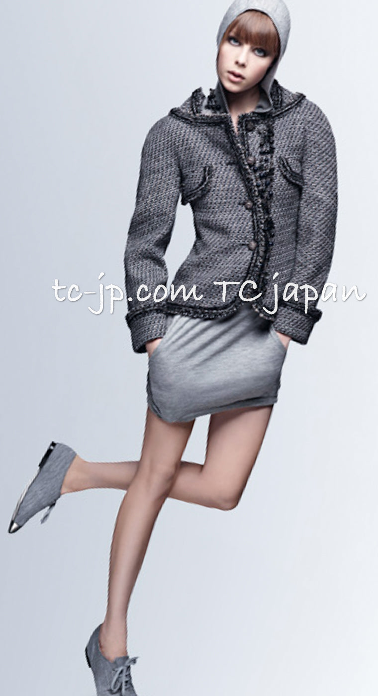 CHANEL 12A Gray Black Linen Wool Tweed Gripoix Button Colorless Jacket 36 38 シャネル グレー ブラック リネン ウール ツイード グリポア 宝石 ボタン ノーカラー ジャケット 即発