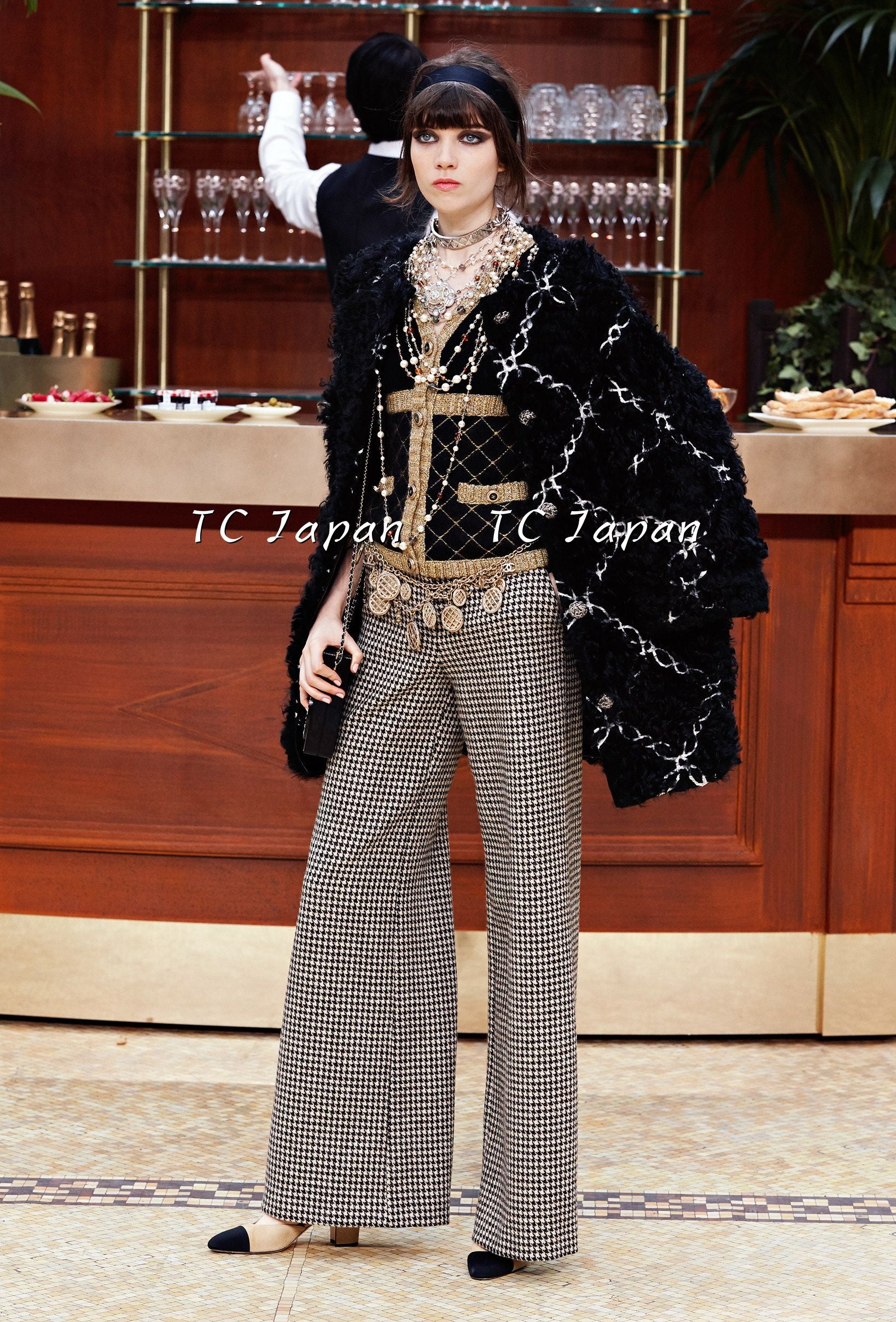CHANEL 15A Black Yellow Gold Matelasse Quilted Silk Cashmere Mohair Knit Cardigan Dress 34 36 シャネル ブラック イエロー ゴールド マトラッセ キルティング シルク カシミヤ モヘヤ ニット カーディガン ワンピース 即発 - TC JAPAN