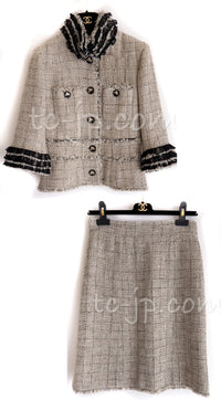 CHANEL 10S Beige Black Frilled Tweed Jacket Skirt Suit 34 36 シャネル ベージュ ブラック フリル ツイード ジャケット スカート スーツ 即発