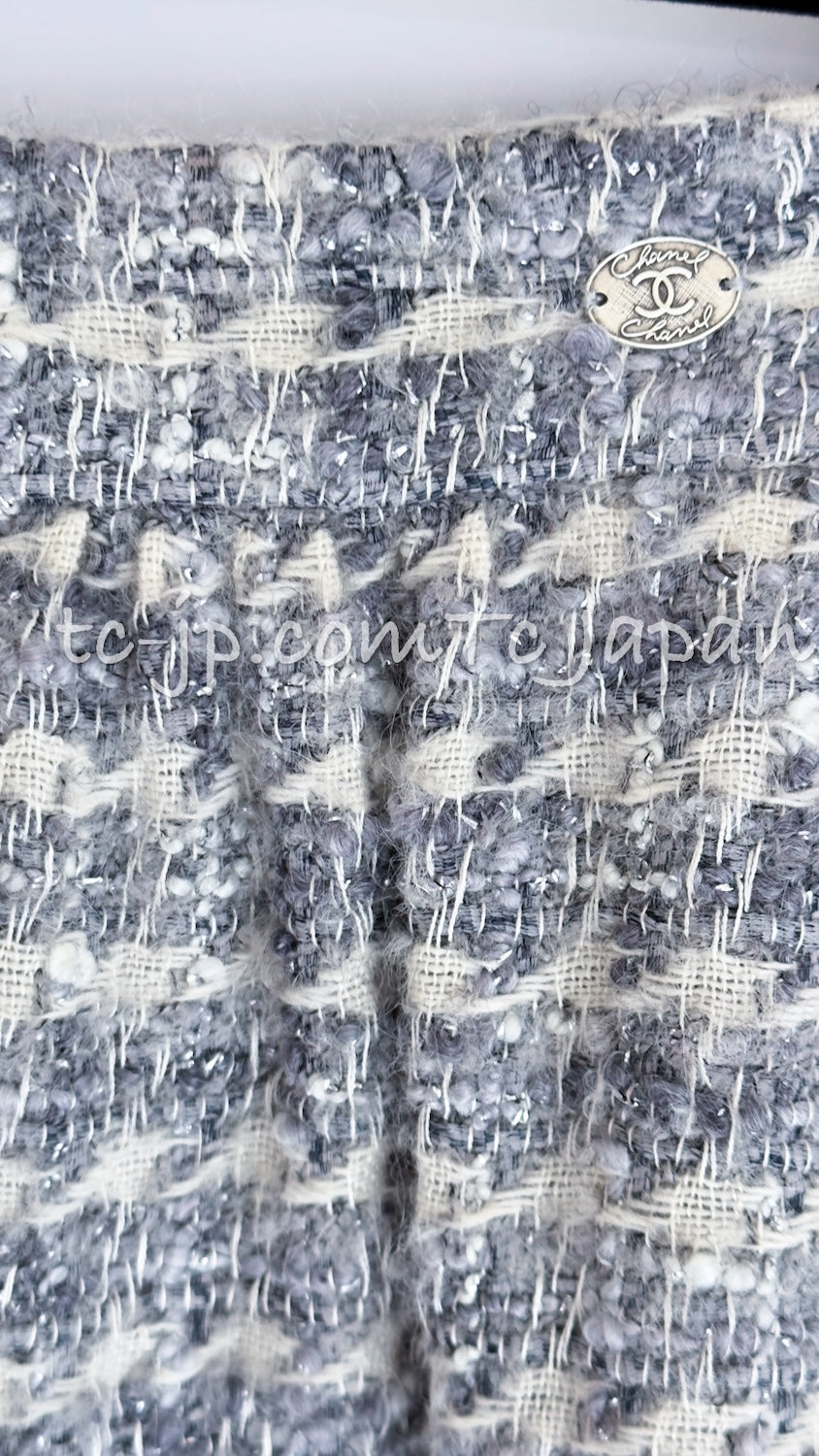 CHANEL 05A Gray Mix Camellia Brooch Wool Tweed Jacket Skirt Suit 36 シャネル グレー ふんわり カメリア付 ウール ツイード ジャケット スカート スーツ 即発