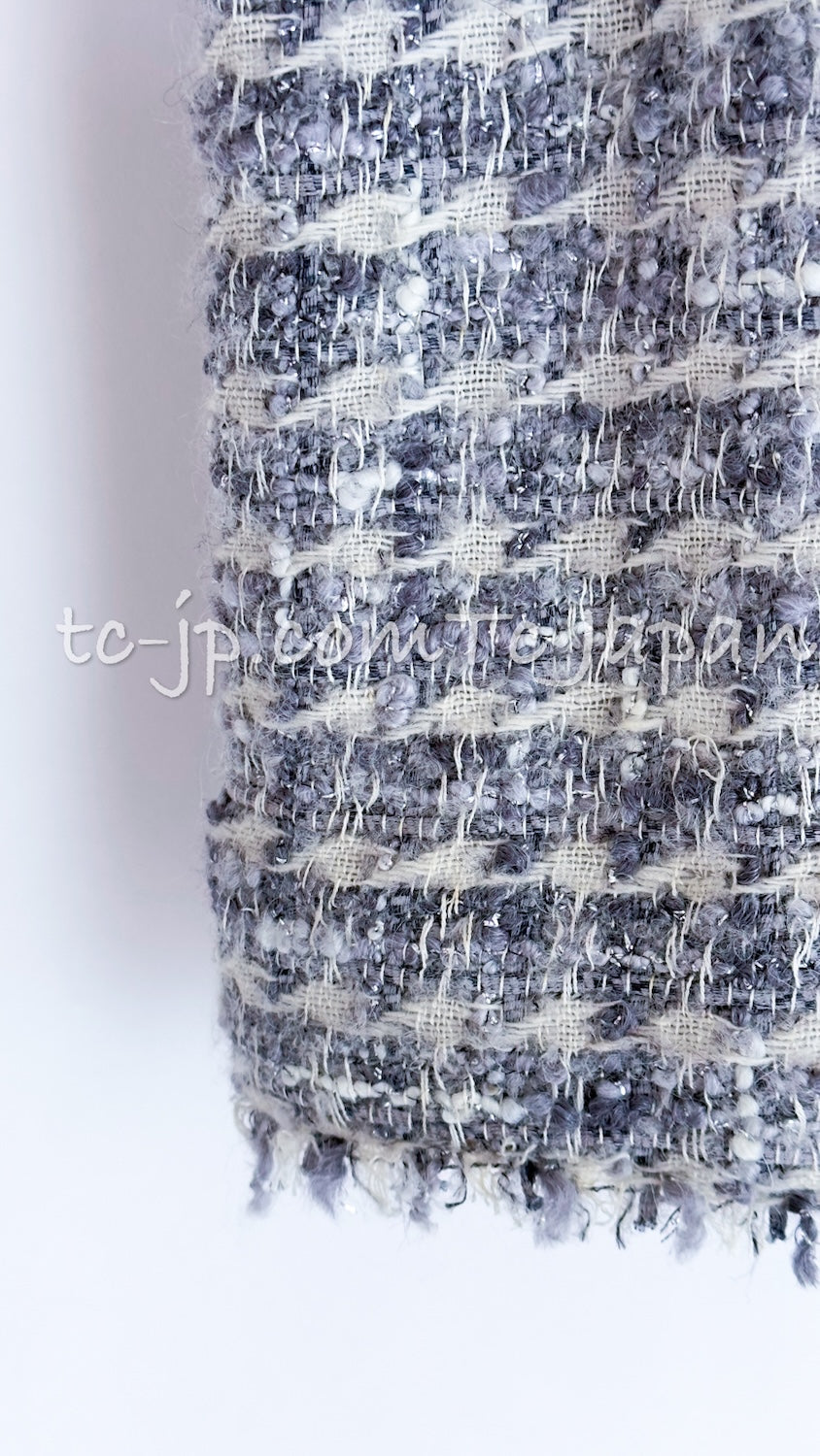 CHANEL 05A Gray Mix Camellia Brooch Wool Tweed Jacket Skirt Suit 36 シャネル グレー ふんわり カメリア付 ウール ツイード ジャケット スカート スーツ 即発