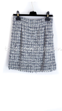 CHANEL 05A Gray Mix Camellia Brooch Wool Tweed Jacket Skirt Suit 36 シャネル グレー ふんわり カメリア付 ウール ツイード ジャケット スカート スーツ 即発
