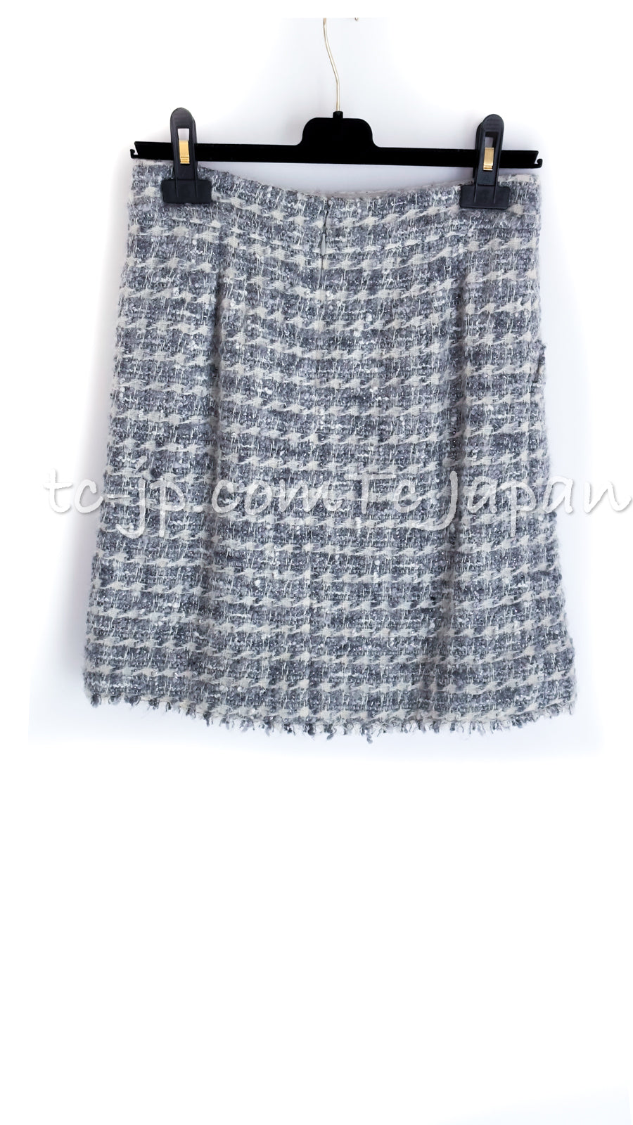 CHANEL 05A Gray Mix Camellia Brooch Wool Tweed Jacket Skirt Suit 36 シャネル グレー ふんわり カメリア付 ウール ツイード ジャケット スカート スーツ 即発