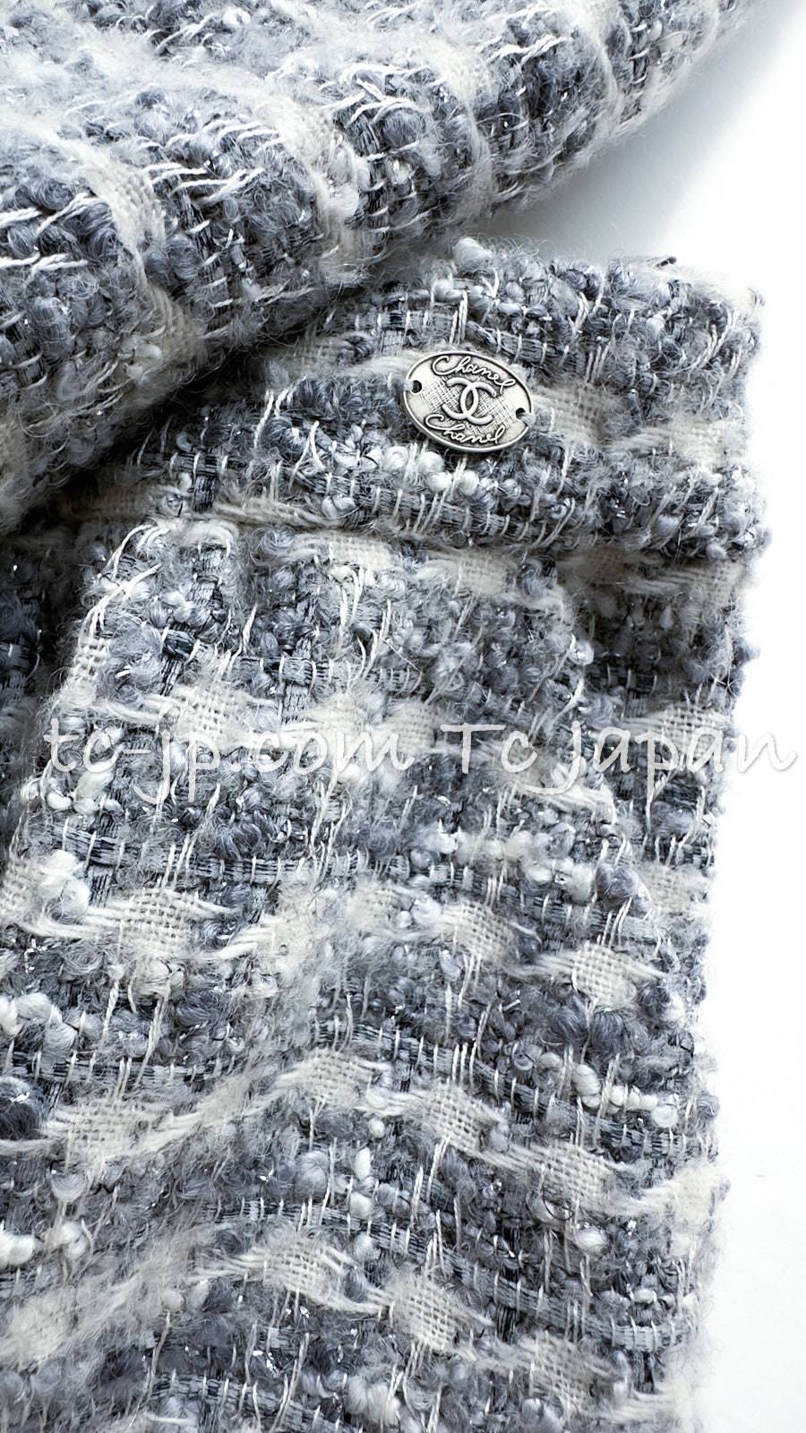CHANEL 05A Gray Mix Camellia Brooch Wool Tweed Jacket Skirt Suit 36 シャネル グレー ふんわり カメリア付 ウール ツイード ジャケット スカート スーツ 即発