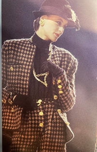 CHANEL 90A Vintage Brown Beige Houndstooth CC Logo Perfume Bottle Wool Tweed Jacket Skirt Suit 36 シャネル ヴィンテージ ブラウン ベージュ CC ロゴ 香水ボトル ボタン ウール ツイード ジャケット スカート スーツ 即発 - TC JAPAN