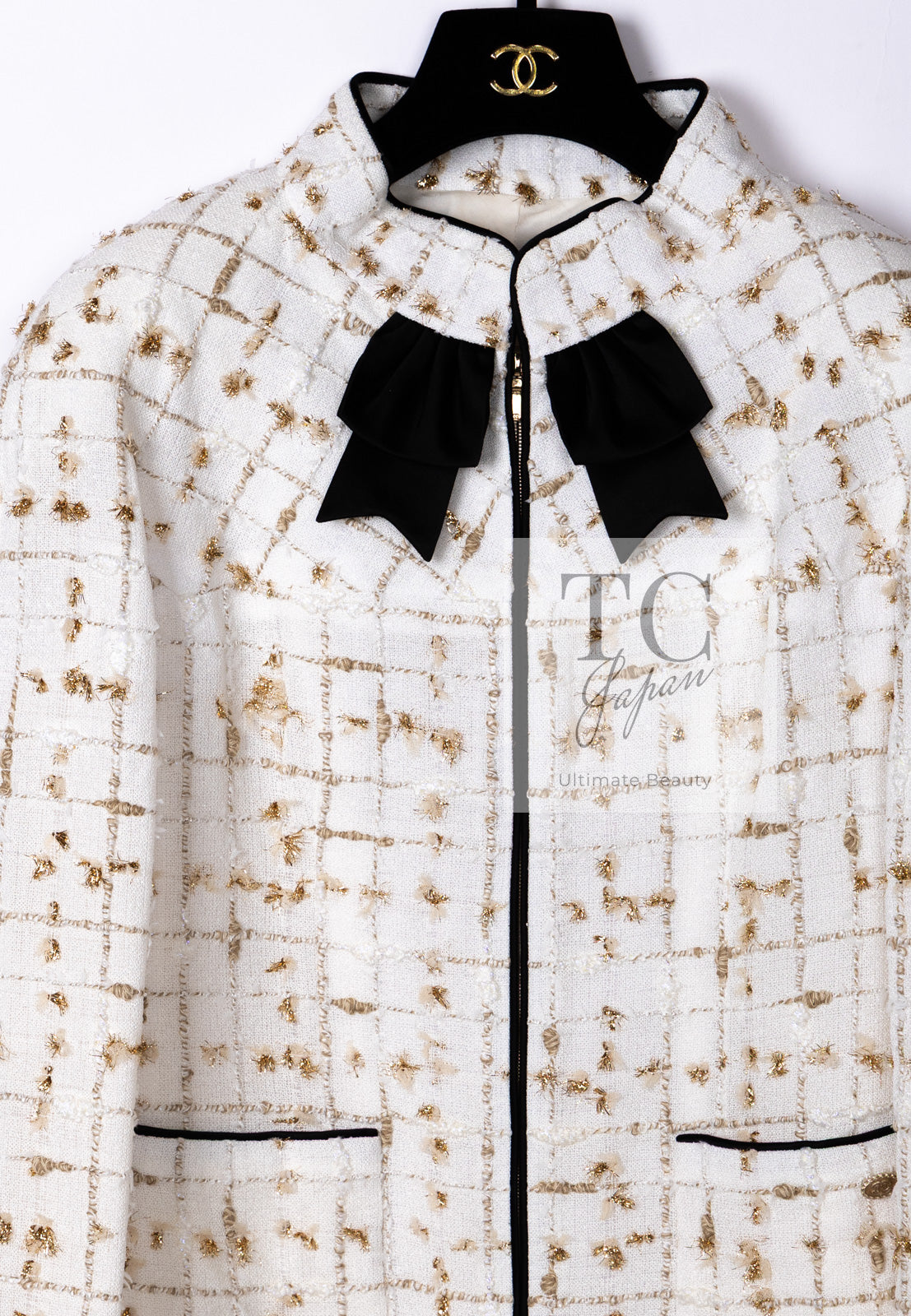 シャネル ジャケット CHANEL 19S ホワイト ゴールド ジップアップ リボン ツイード ジャケット 40 CHANEL Jacket 19S White Gold Bow Zip up 40