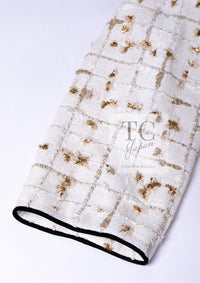 シャネル ジャケット CHANEL 19S ホワイト ゴールド ジップアップ リボン ツイード ジャケット 40 CHANEL Jacket 19S White Gold Bow Zip up 40