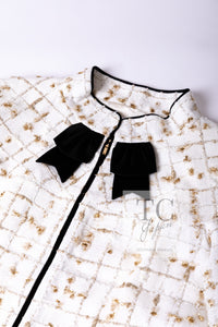 シャネル ジャケット CHANEL 19S ホワイト ゴールド ジップアップ リボン ツイード ジャケット 40 CHANEL Jacket 19S White Gold Bow Zip up 40