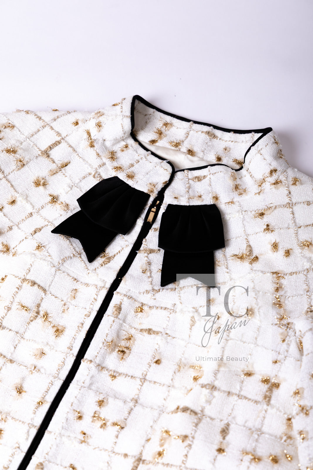 シャネル ジャケット CHANEL 19S ホワイト ゴールド ジップアップ リボン ツイード ジャケット 40 CHANEL Jacket 19S White Gold Bow Zip up 40