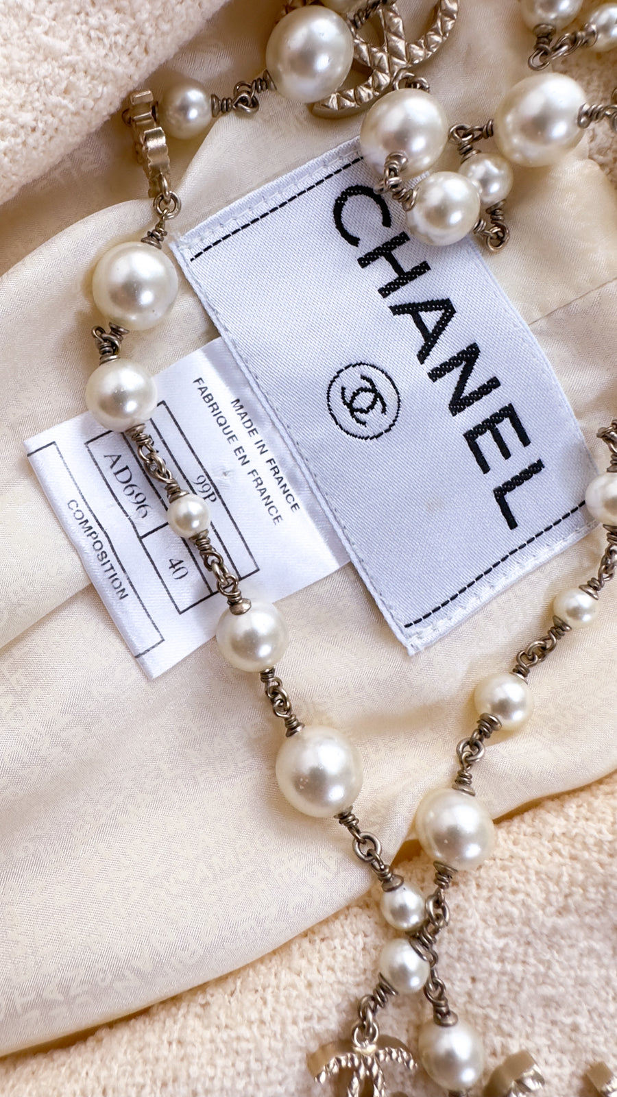 シャネル クリーム・アイボリー・ダブル・CCロゴ・ジャケット CHANEL ...