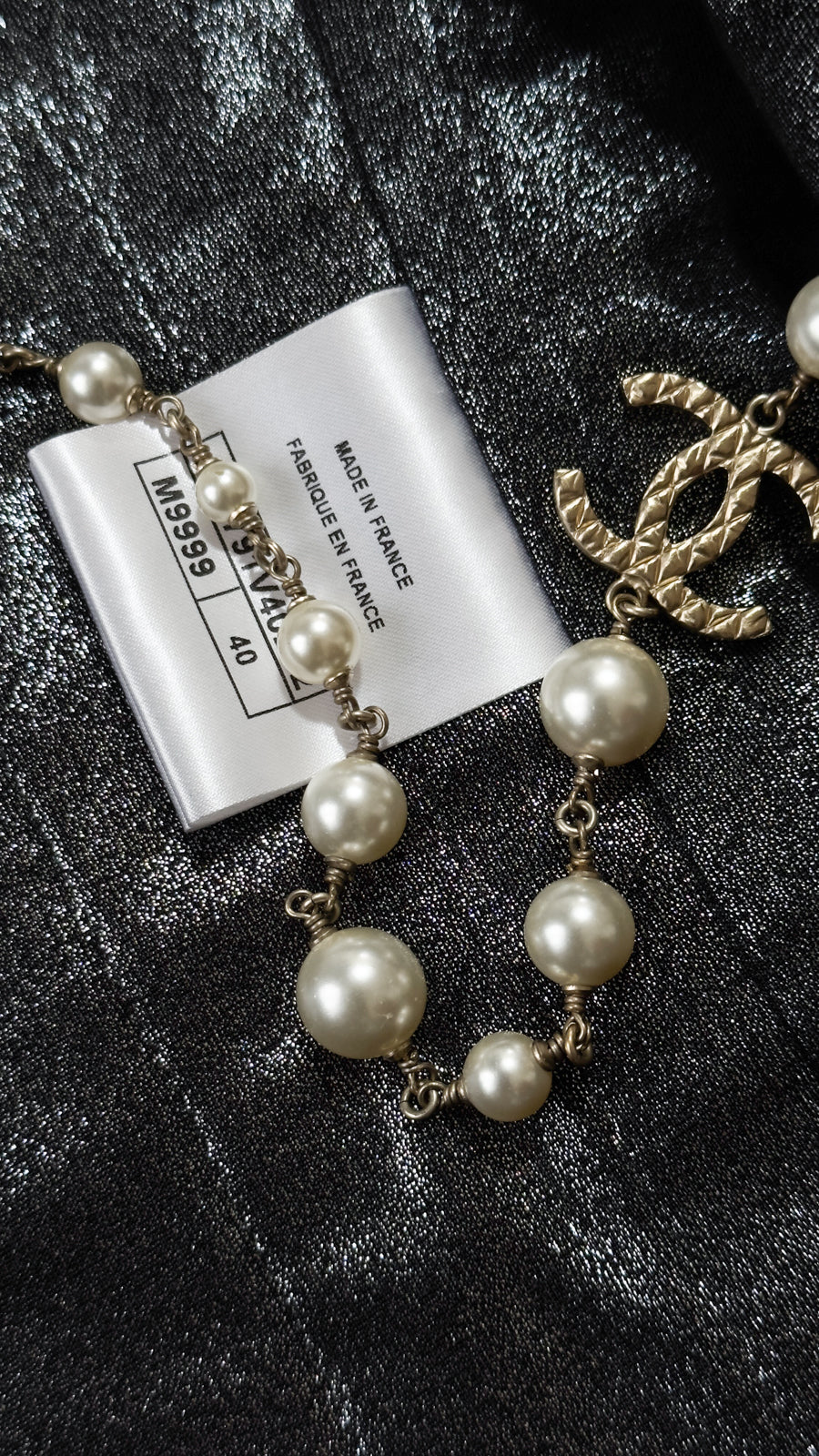 シャネル ブラック 美品 40サイズとCHANELホワイトコートの2点おまとめ シャネル ブラック 美品 40サイズとCHANELホワイトコートの2点お