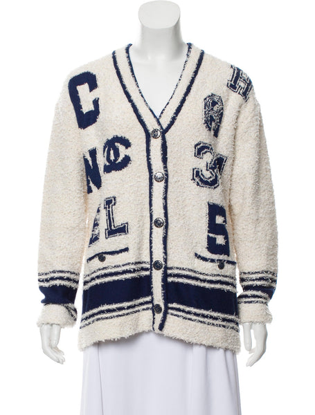CHANEL 19PS cardigan on mannequin