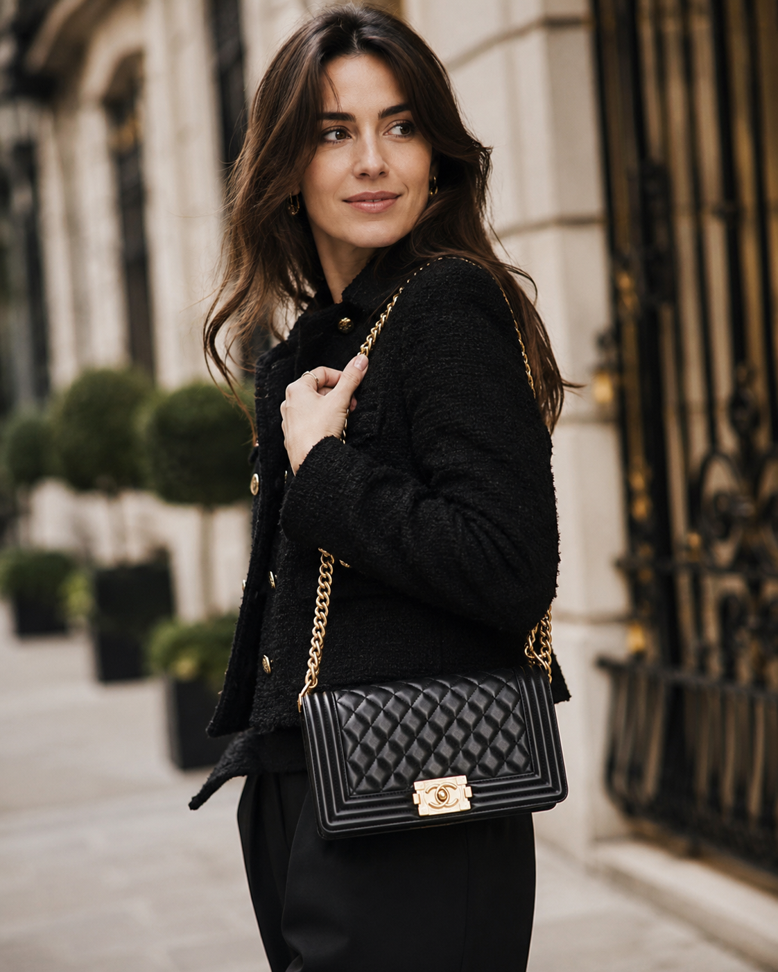 CHANEL BOY Chanel Black Gold Chain Shoulder Bag 25 シャネル ボーイ シャネル25 レザー チェーン ショルダー バッグ ブラック ゴールド金具 23番台 即発