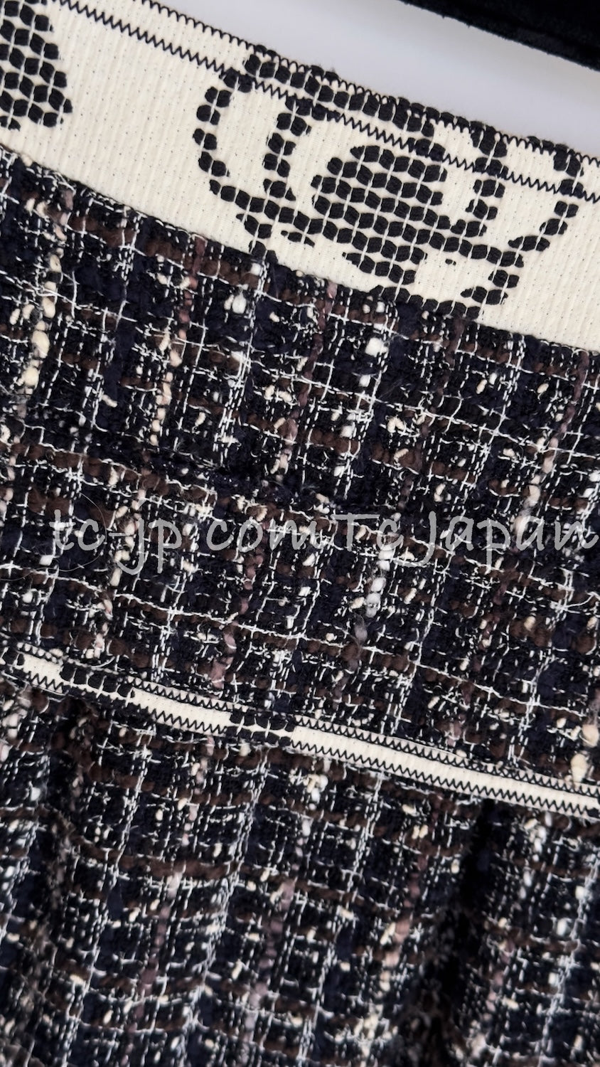 CHANEL 06S Gray Beige CC Logo Tweed Jacket Skirt Suit 38 シャネル CCロゴ グレー ベージュ ツイード ジャケット スカート スーツ 即発 - TC JAPAN
