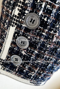 CHANEL 06S Gray Beige CC Logo Tweed Jacket Skirt Suit 38 シャネル CCロゴ グレー ベージュ ツイード ジャケット スカート スーツ 即発