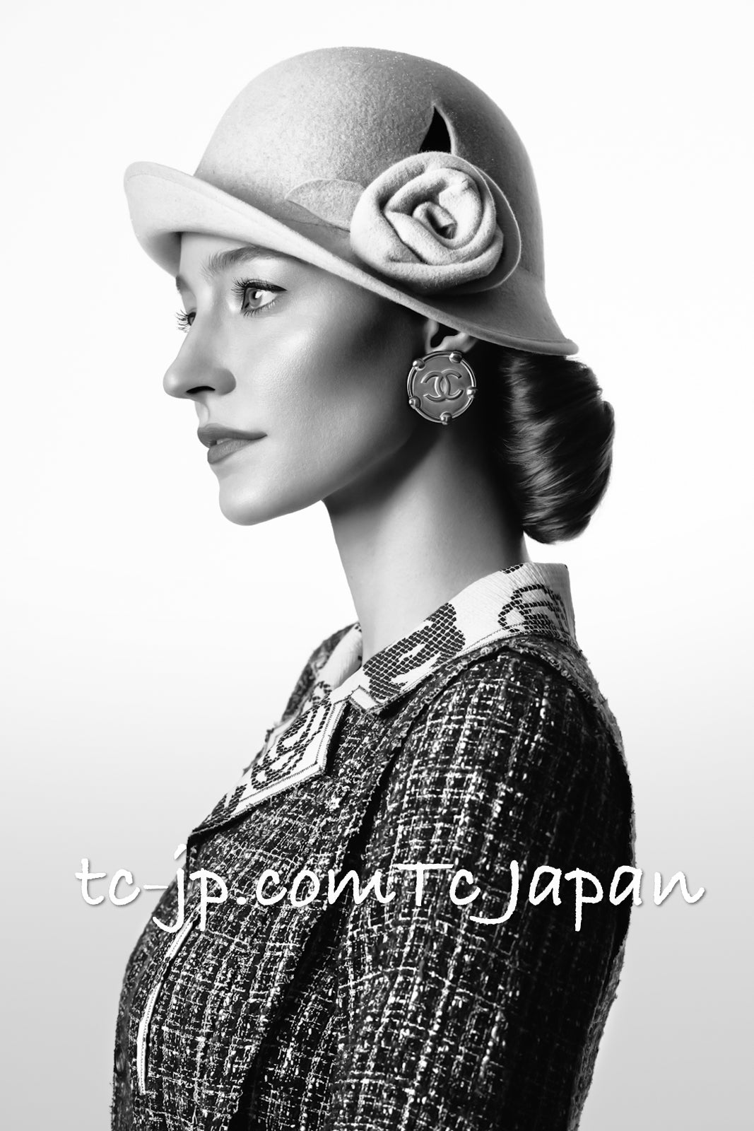 CHANEL 06S Gray Beige CC Logo Tweed Jacket Skirt Suit 38 シャネル CCロゴ グレー ベージュ ツイード ジャケット スカート スーツ 即発 - TC JAPAN