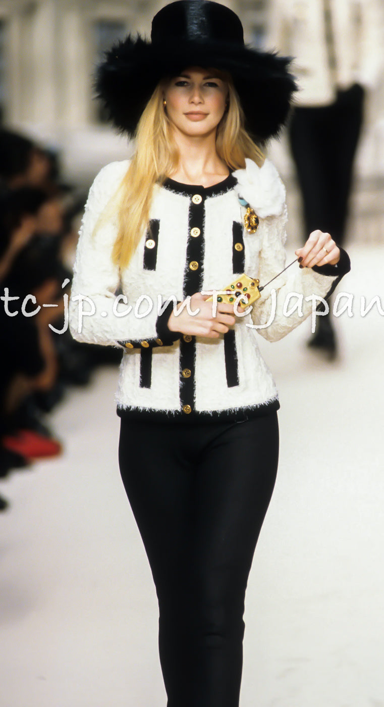 CHANEL 94A Vintage Rare Collectible Creme Ivory Black Trim Jacket 34 36 シャネル ヴィンテージ スーパーモデル ブークレ クリーム アイボリー ブラック トリム ジャケット 即発