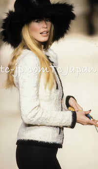 CHANEL 94A Vintage Rare Collectible Creme Ivory Black Trim Jacket 34 36 シャネル ヴィンテージ スーパーモデル ブークレ クリーム アイボリー ブラック トリム ジャケット 即発 - TC JAPAN