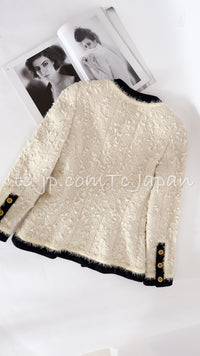 CHANEL 94A Vintage Rare Collectible Creme Ivory Black Trim Jacket 34 36 シャネル ヴィンテージ スーパーモデル ブークレ クリーム アイボリー ブラック トリム ジャケット 即発 - TC JAPAN