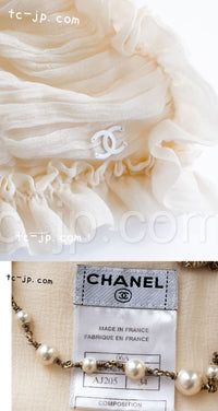 CHANEL 06A Creme Ivory Ribbon Silk Cardigan Jacket Top 34 36 38 シャネル クリーム アイボリー リボン シルク ブラウス カーディガン ジャケット 即発