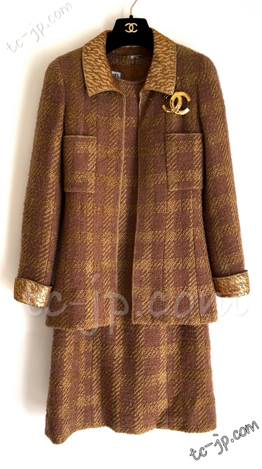 CHANEL 96A Vintage Brown Olive Beige Gold Gripox Button Tweed Jacket Dress Setup 34 38 シャネル ヴィンテージ ブラウン オリーブ ベージュ ゴールド襟 グリポワ宝石ボタン ジャケット ワンピース セットアップ 即発