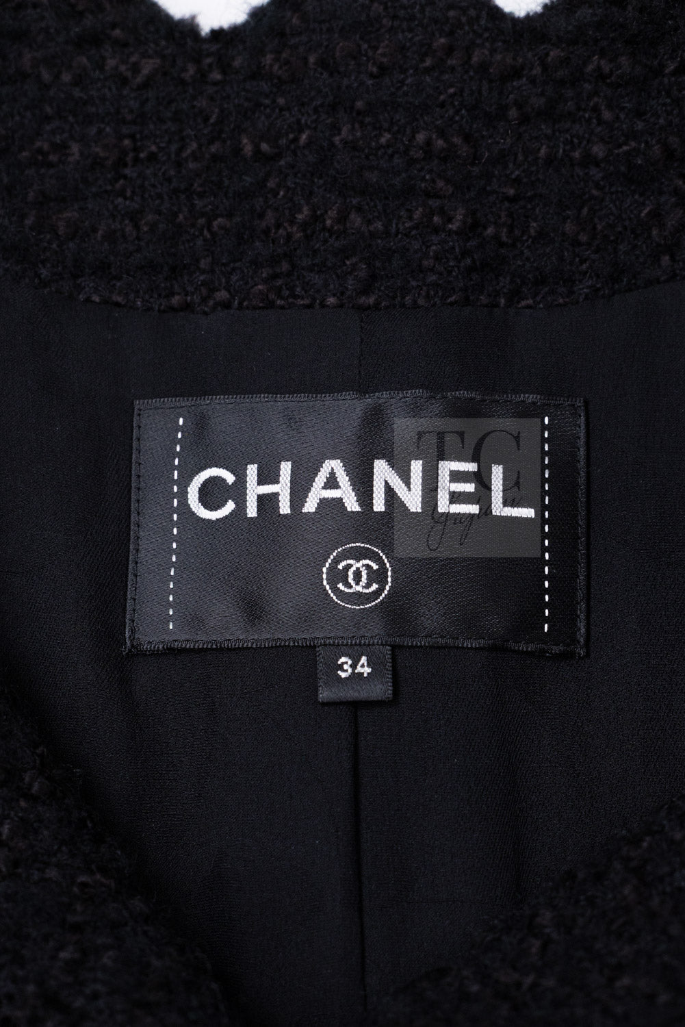 CHANEL Jacket 20A Black Unique Cut Wool Tweed CC Logo Button 34 36 16