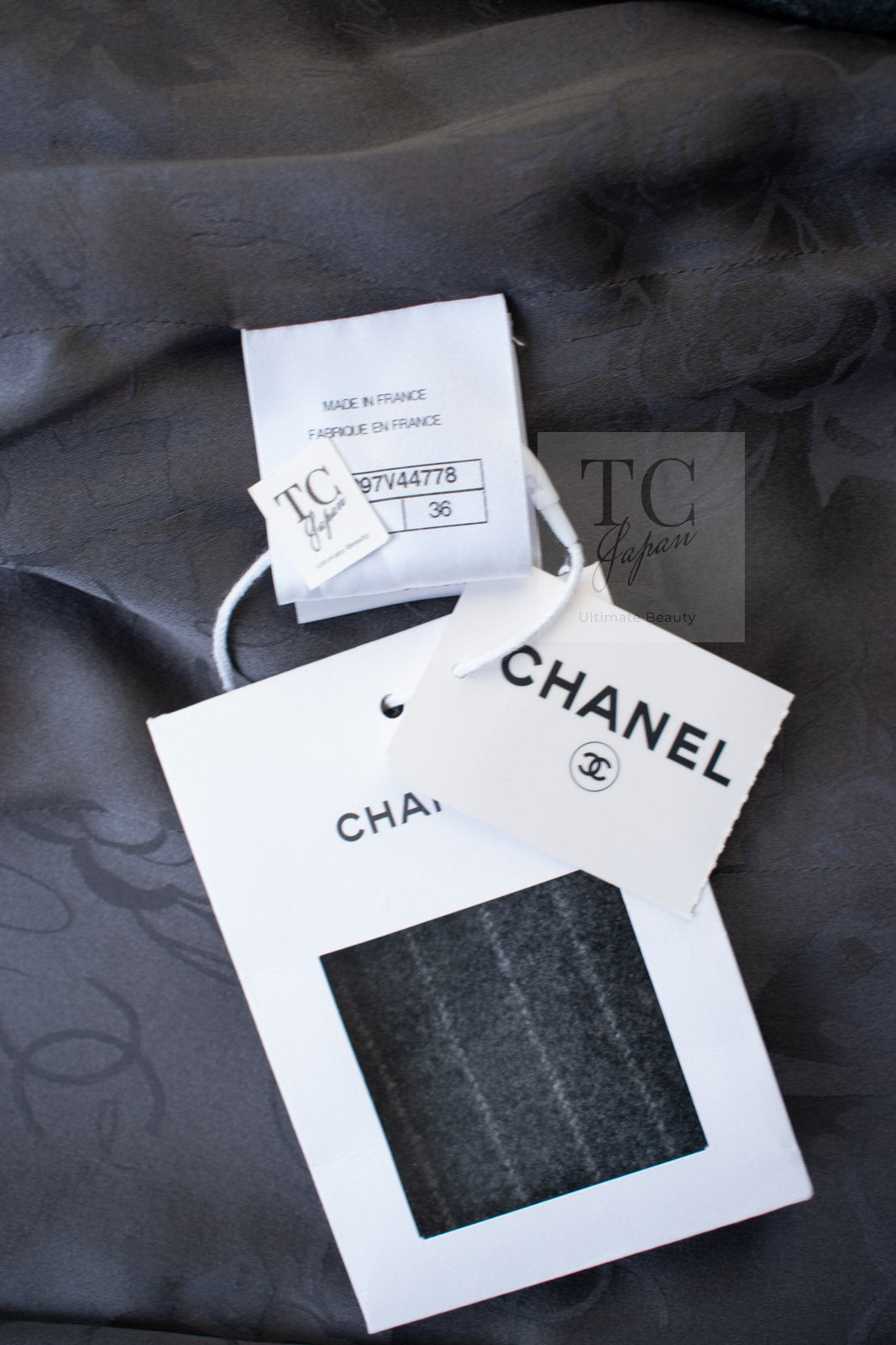 CHANEL 18PF Charcoal Gray Striped Wool Coat 36 シャネル チャコール グレー ストライプ ウール コート 即発