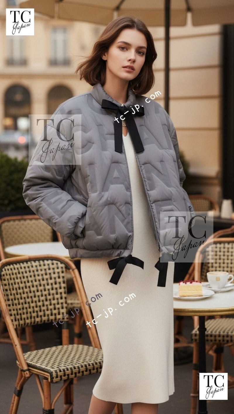 CHANEL 17B Light Grey Black Bow Logo Down Coat Jacket 34 36 38 シャネル ライトグレー ブラック リボン ロゴ ダウン ジャケット コート 即発 - TC JAPAN