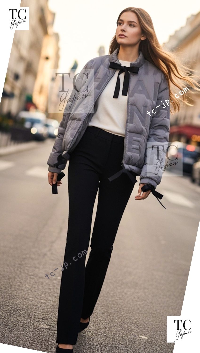 CHANEL 17B Light Grey Black Bow Logo Down Coat Jacket 34 36 38 シャネル ライトグレー ブラック リボン ロゴ ダウン ジャケット コート 即発 - TC JAPAN