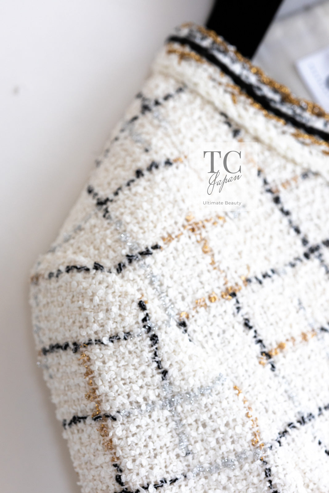 CHANEL 17S Ivory Metallic CC Buttons Collarless Tweed Jacket 34 16