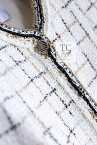 CHANEL 17S Ivory Metallic CC Buttons Collarless Tweed Jacket 34 19