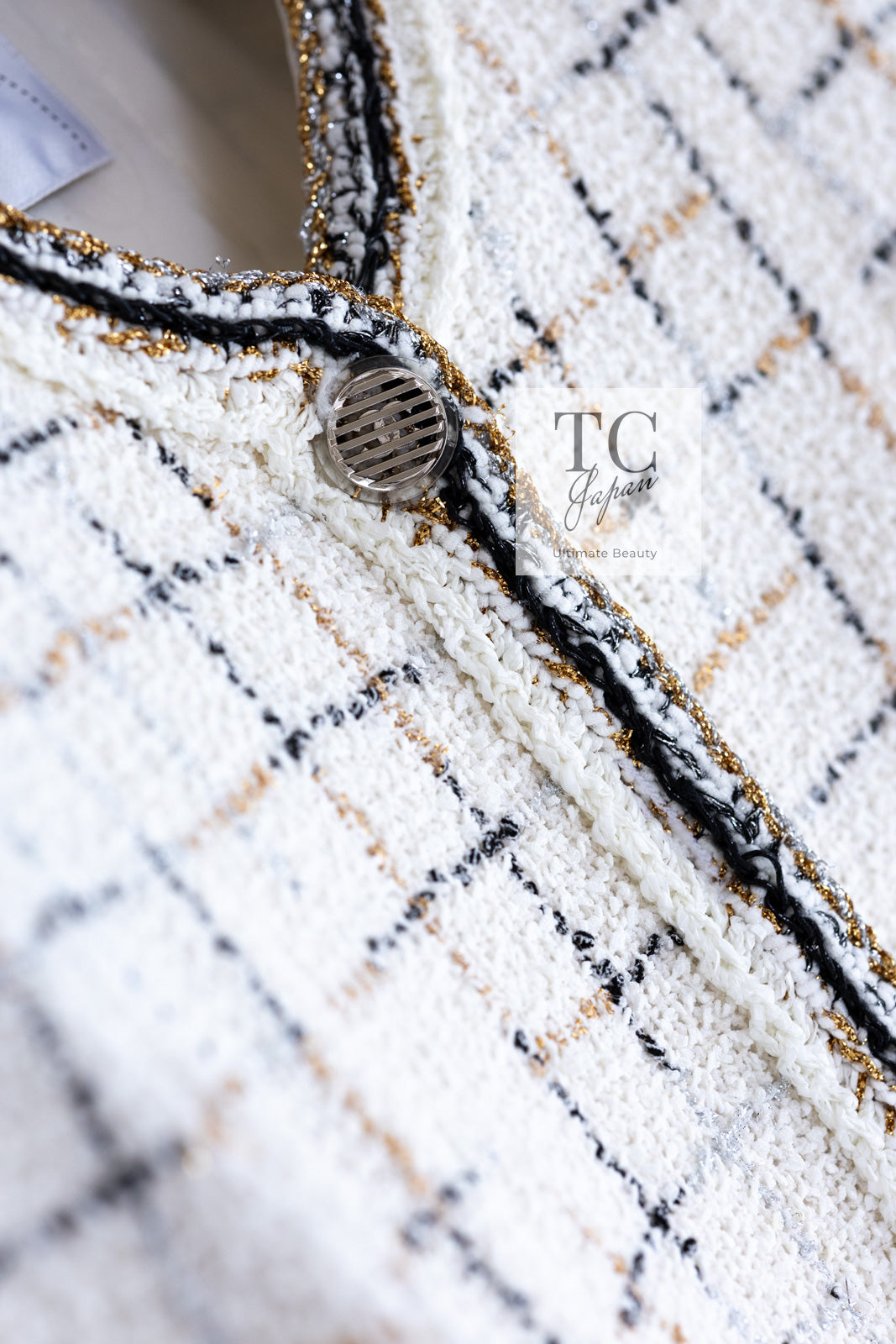 CHANEL 17S Ivory Metallic CC Buttons Collarless Tweed Jacket 34 19