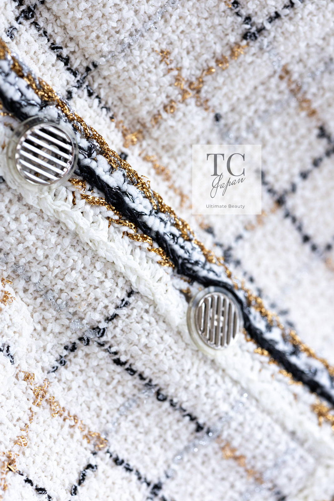 CHANEL 17S Ivory Metallic CC Buttons Collarless Tweed Jacket 34 18