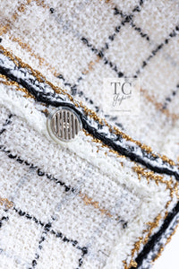 CHANEL 17S Ivory Metallic CC Buttons Collarless Tweed Jacket 34 20