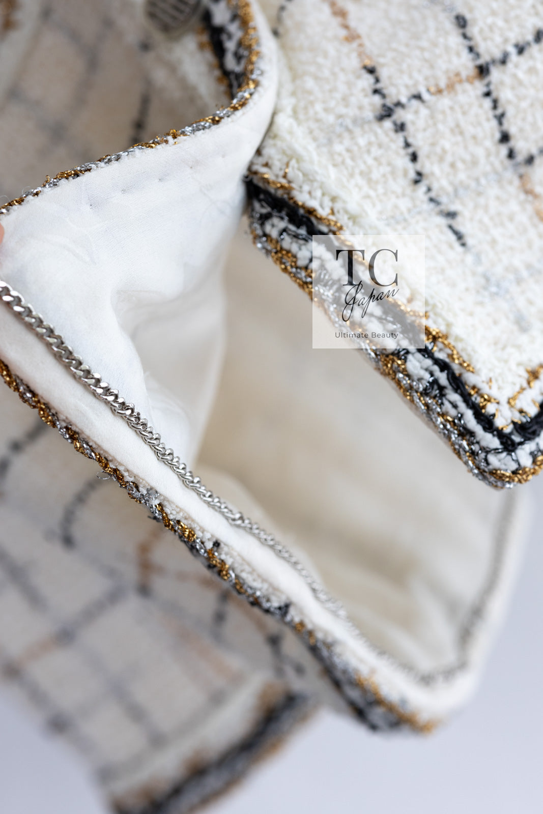 CHANEL 17S Ivory Metallic CC Buttons Collarless Tweed Jacket 34 8