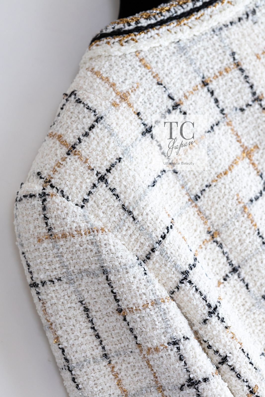 CHANEL 17S Ivory Metallic CC Buttons Collarless Tweed Jacket 34 | HK