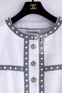 CHANEL 13S White Gray Pearl Trim Cotton Jacket Skirt Suit 40 42 シャネル ホワイト グレー パール トリミング コットン ジャケット スカート スーツ 即発