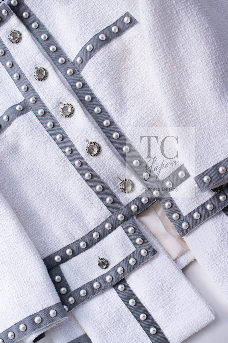 CHANEL 13S White Gray Pearl Trim Cotton Jacket Skirt Suit 40 42 シャネル ホワイト グレー パール トリミング コットン ジャケット スカート スーツ 即発