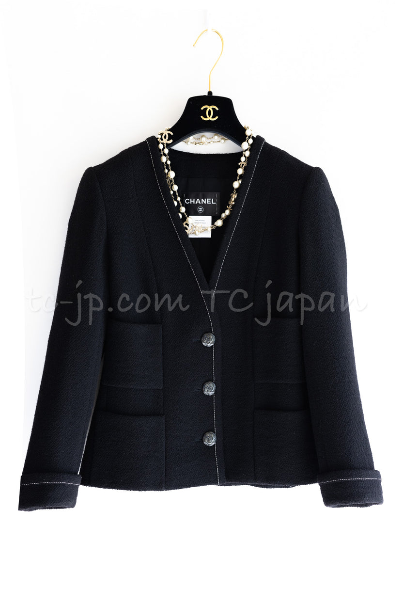 [Chanel] Chanel 02A Camellia Button Wool Tweed Jacket P20169 Black 38 [Used] [Authenticated and Guaranteed Authentic] 194692
