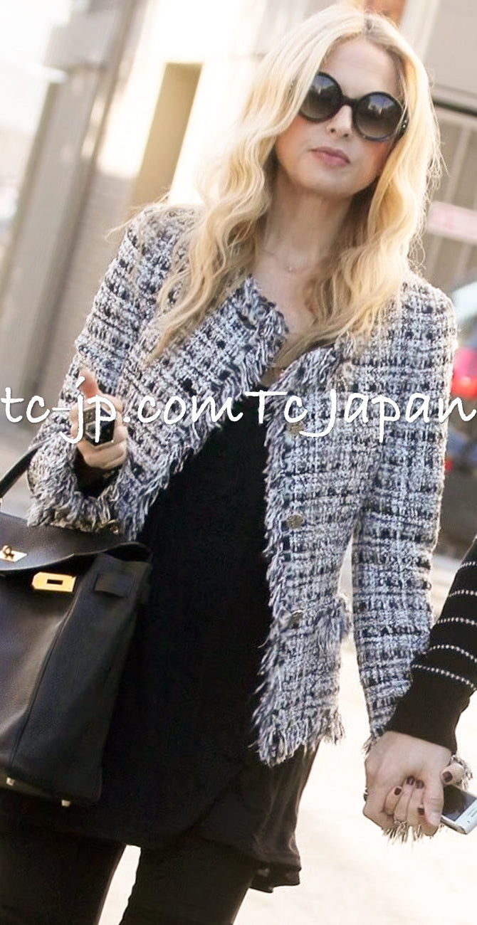 CHANEL 04S Ivory Black Fringed Tweed Cardigan Jacket 34 シャネル アイボリー ブラック フリンジ ツイード カーディガン ジャケット 即発