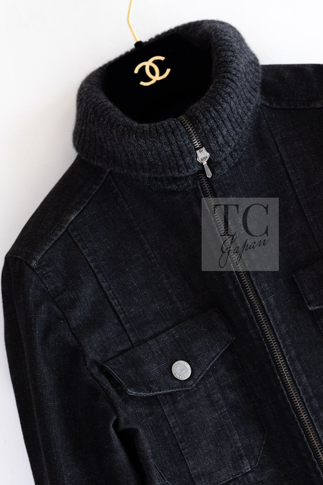 CHANEL 03A Dark Gray Cotton Denim KATE MOSS Knit Collar Front Zipper Jacket 38 シャネル ダーク グレー コットン デニム ニット 襟 フロント ジッパー ジャケット 即発