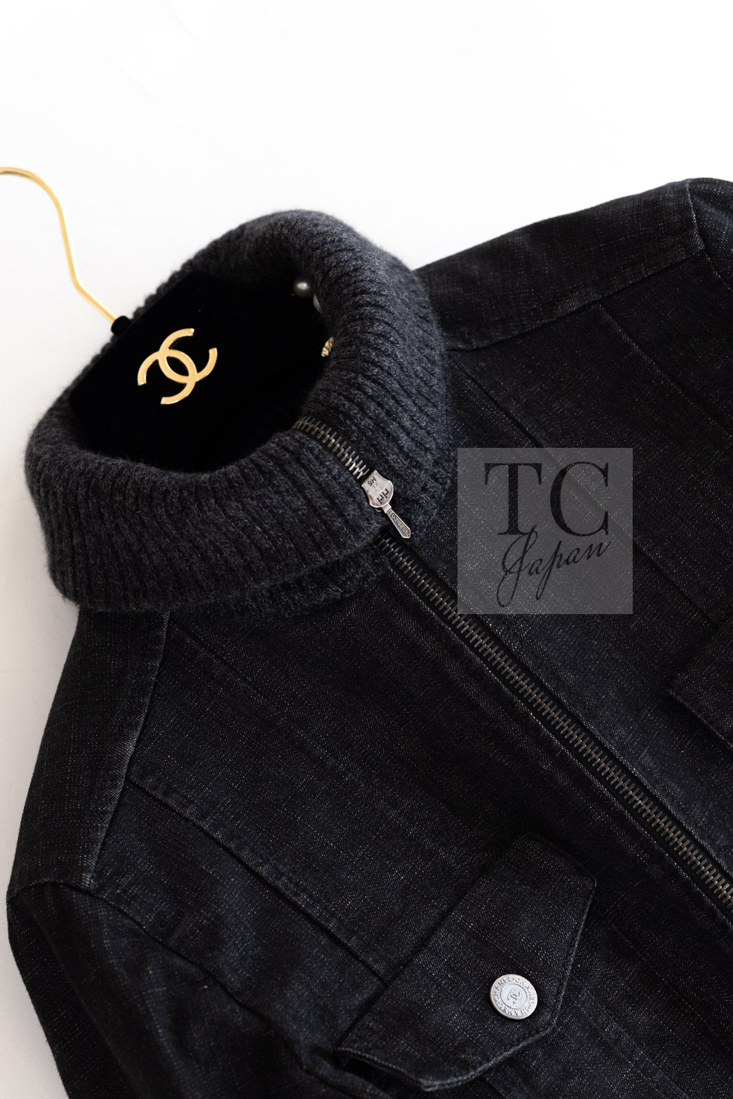 CHANEL 03A Dark Gray Cotton Denim KATE MOSS Knit Collar Front Zipper Jacket 38 シャネル ダーク グレー コットン デニム ニット 襟 フロント ジッパー ジャケット 即発