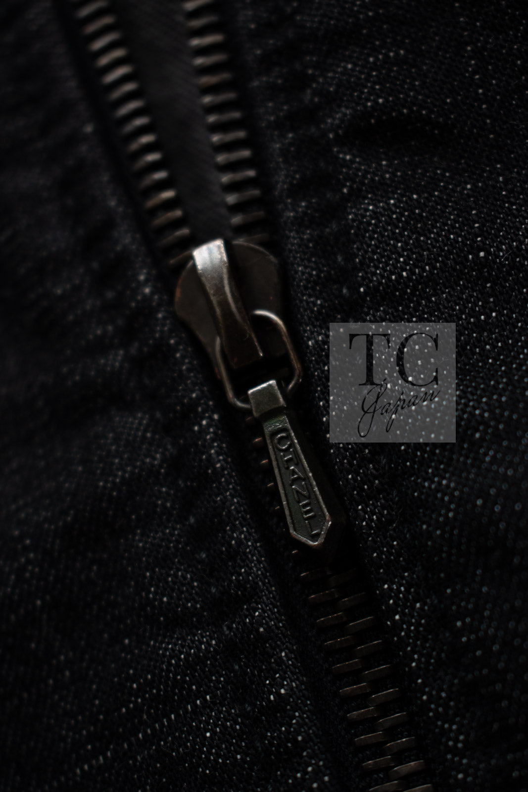 CHANEL 03A Dark Gray Cotton Denim KATE MOSS Knit Collar Front Zipper Jacket 38 シャネル ダーク グレー コットン デニム ニット 襟 フロント ジッパー ジャケット 即発