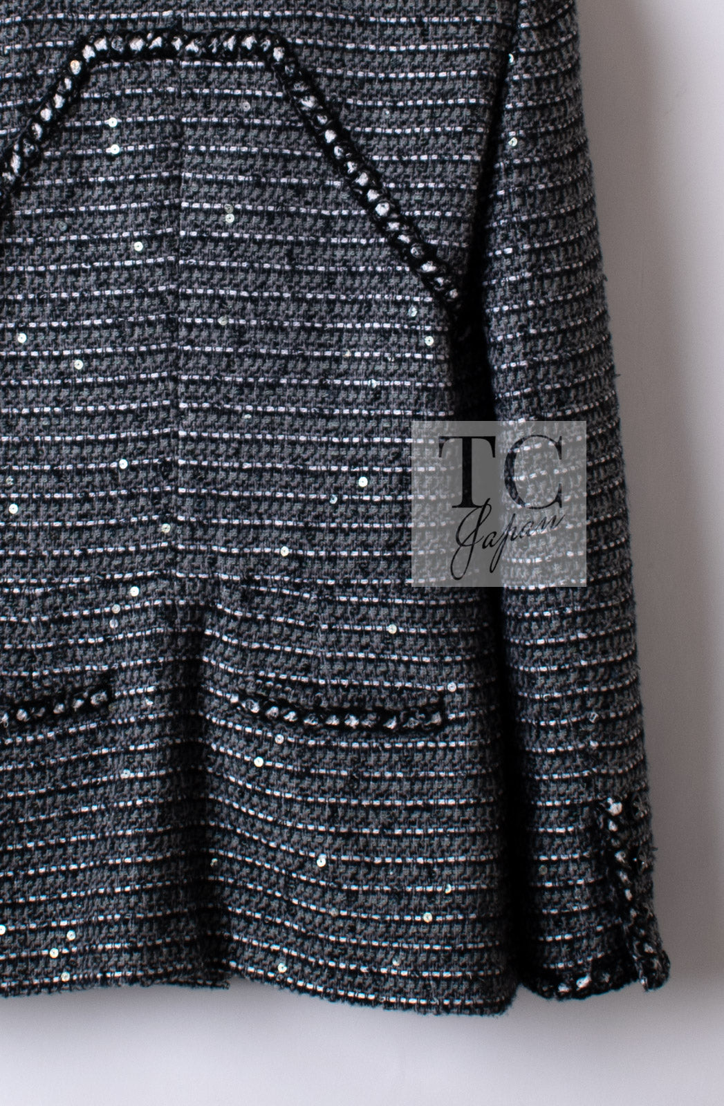 CHANEL 06A Gray Sequin Tweed Jacket 38 シャネル グレー スパンコール ツイード ジャケット 即発 - TC JAPAN