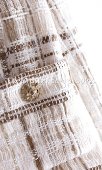 CHANEL 15C White Beige Dubai Lesage Tweed Collarless Jacket CC Gripoix Button 36 38 シャネル ホワイト ベージュ ルサージュ ツイード ドバイ ノーカラー ジャケット CCロゴ グリポア ボタン 即発