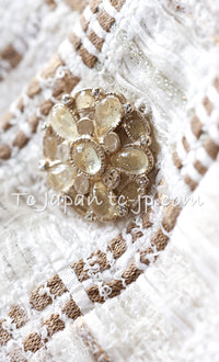 CHANEL 15C White Beige Dubai Lesage Tweed Collarless Jacket CC Gripoix Button 36 38 シャネル ホワイト ベージュ ルサージュ ツイード ドバイ ノーカラー ジャケット CCロゴ グリポア ボタン 即発