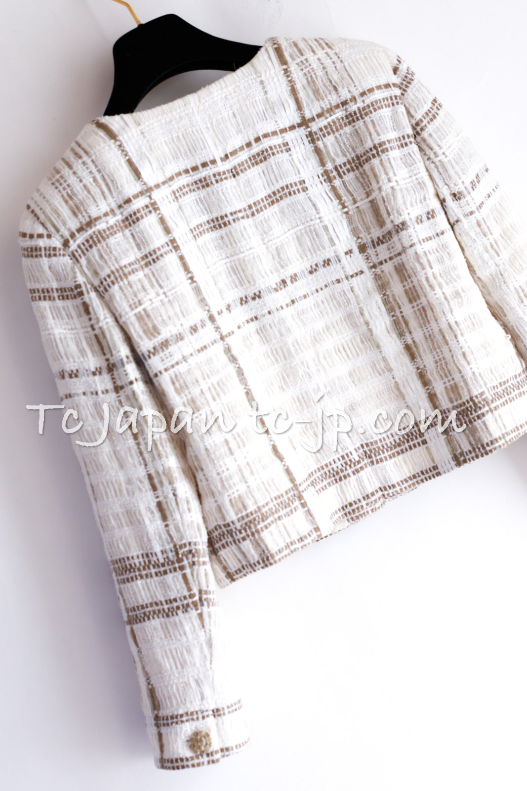 CHANEL 15C White Beige Dubai Lesage Tweed Collarless Jacket CC Gripoix Button 36 38 シャネル ホワイト ベージュ ルサージュ ツイード ドバイ ノーカラー ジャケット CCロゴ グリポア ボタン 即発