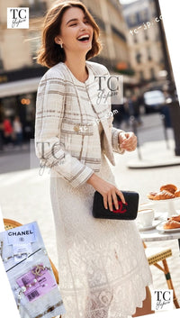 CHANEL 15C White Beige Dubai Lesage Tweed Collarless Jacket CC Gripoix Button 36 38 シャネル ホワイト ベージュ ルサージュ ツイード ドバイ ノーカラー ジャケット CCロゴ グリポア ボタン 即発